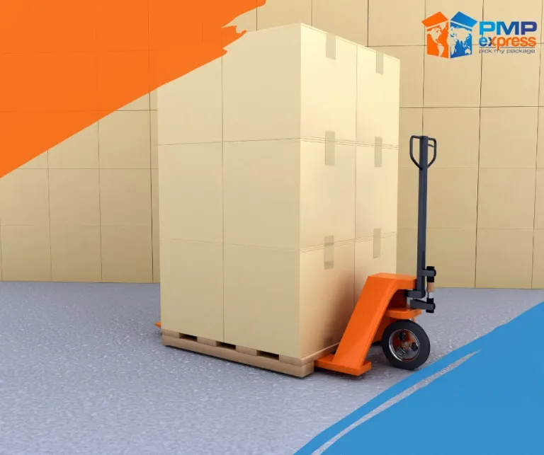 Raklapos áru csomagolása